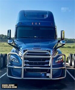 2021 Freightliner Cascadia Sleeper Truck in Indiana