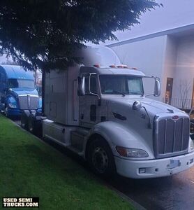 Peterbilt 384 Sleeper Truck in Washington