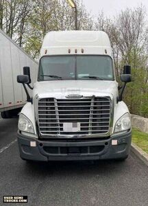 2016 Freightliner Sleeper Cab / Ready for Business Semi Truck.