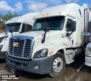 Used - 2014 Freightliner Cascadia Sleeper Cab Semi Truck.