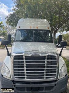 2015 Freightliner Cascadia Sleeper Truck in Florida