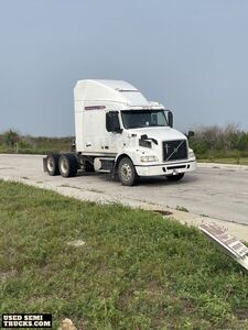 Volvo VNL Sleeper Truck in Texas