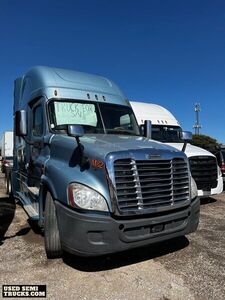 2016 Freightliner Cascadia Sleeper Truck in Texas