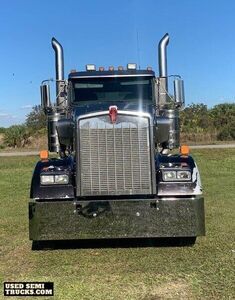 Preowned - 2010 Kenworth W900 550HP Day Cab Semi Truck.