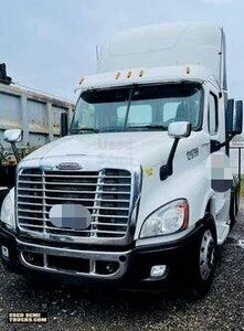 2015 Freightliner Cascadia 125 Day Cab Semi Truck Detroit DD15.