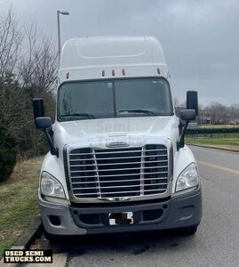 2015 Freightliner Cascadia Sleeper Truck in Tennessee