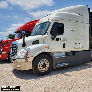 2016 Freightliner Cascadia Sleeper Truck in Texas