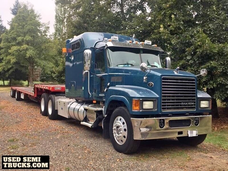 2010 Mack CHU613 Pinnacle Sleeper Truck for Sale in Aurora, Oregon