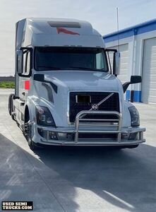 Well maintained - 2018 Volvo VNL 670 Sleeper Cab Semi Truck.
