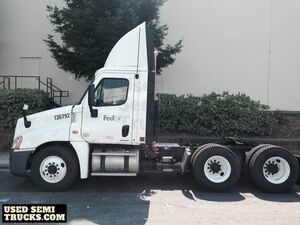 Used - 2010 Freightliner Cascadia 113  Day Cab Semi Truck.