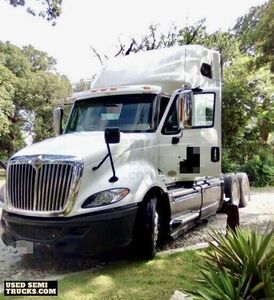 International LF687 Sleeper Truck in Texas